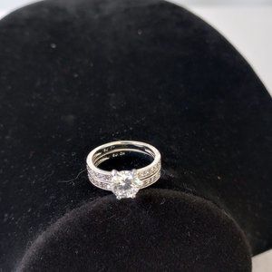 NWOT  Silver Plated Cubic Zirconia Wedding Band Ring Set